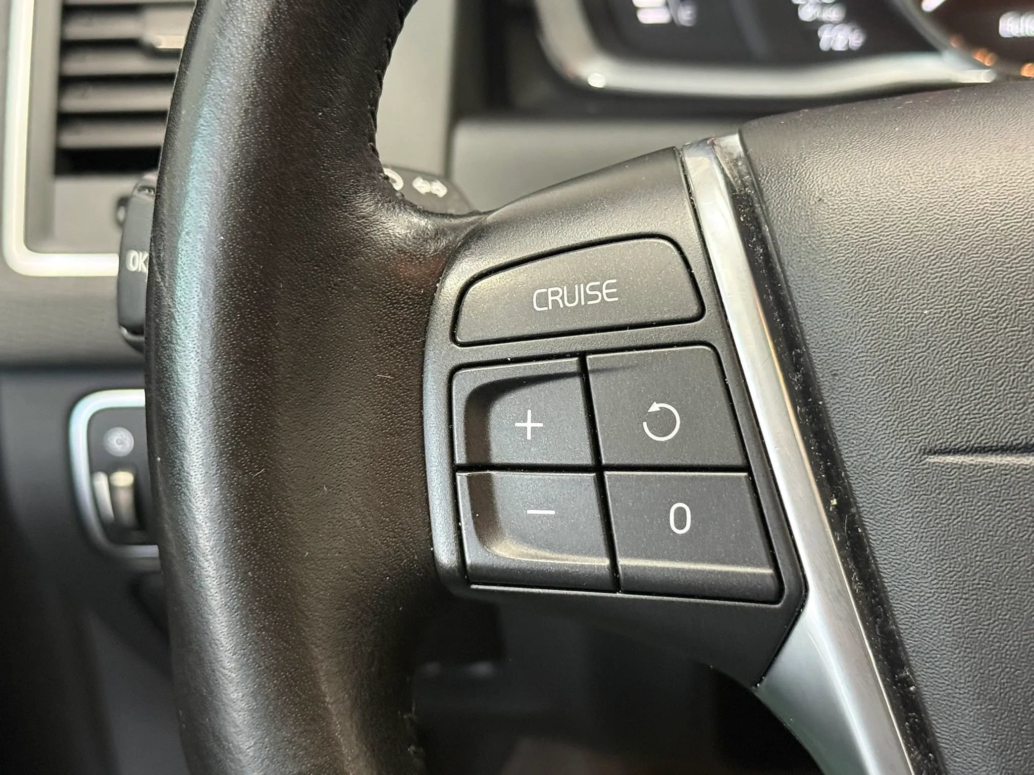 Used 2017 Volvo XC60 T6 Dynamic w/ Preferred Option Package AWD/4WD image 12