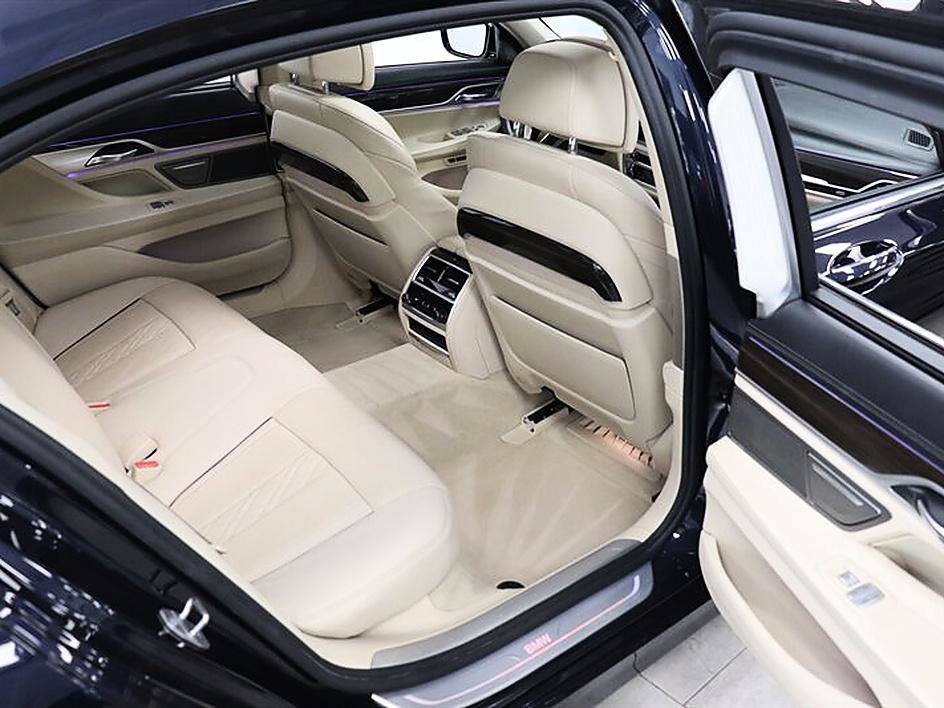 Used 2017 BMW 740i RWD image 13