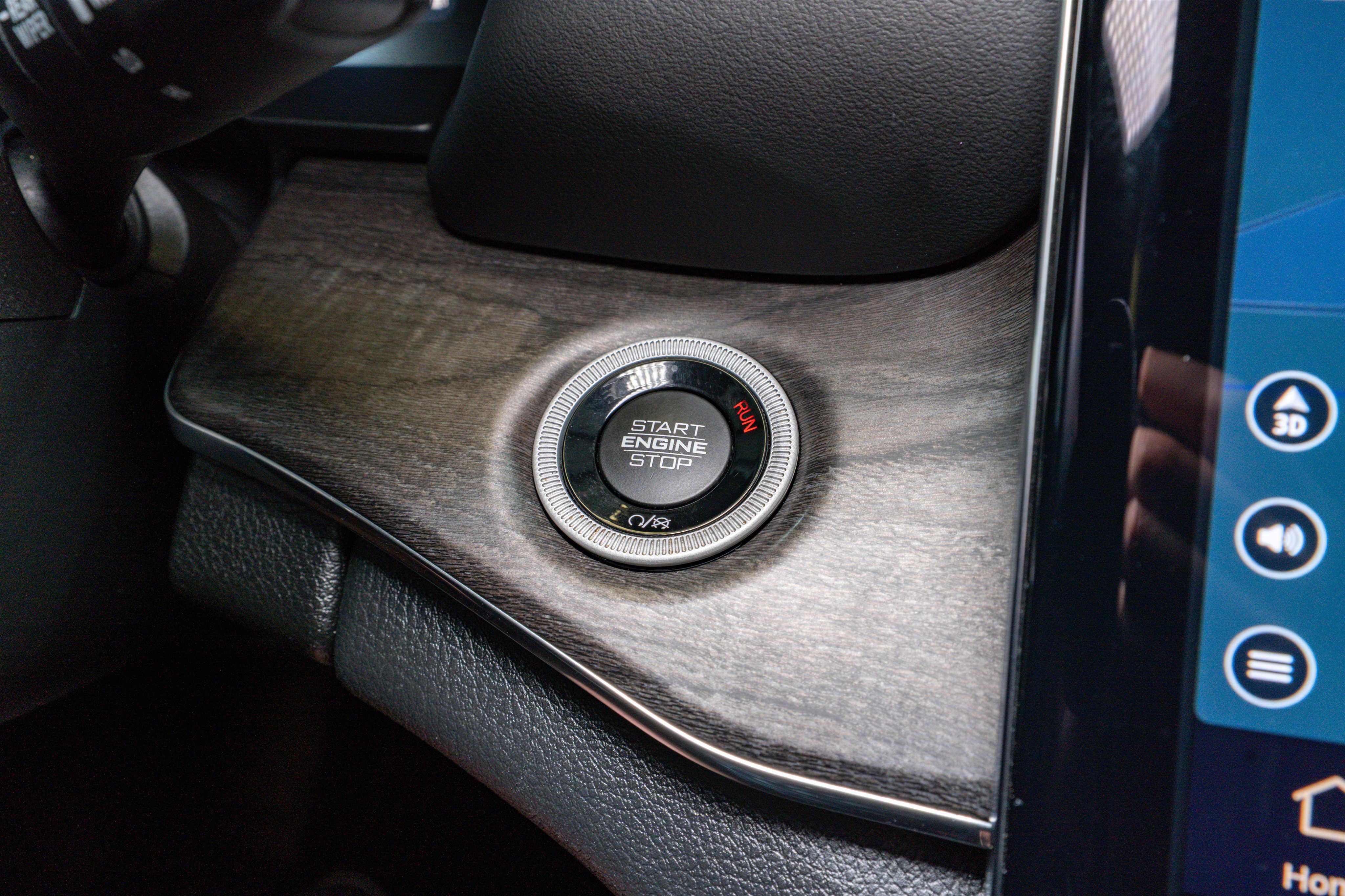 Used 2023 Jeep Grand Cherokee Overland w/ Advanced Protech Group III image 29