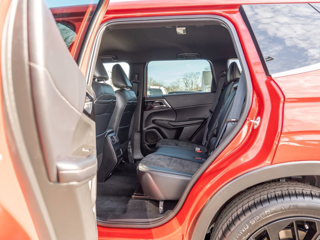 Used 2023 Mitsubishi Outlander SE Black Edition image 33