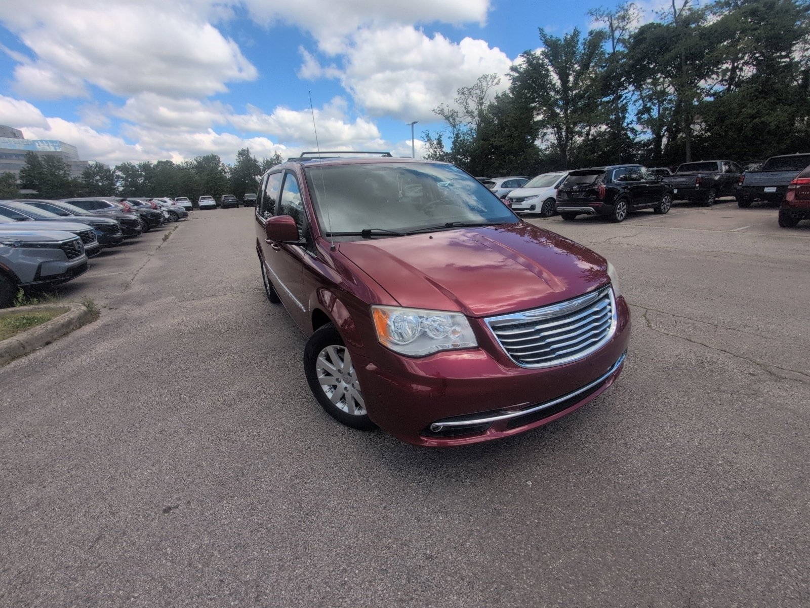 Used 2015 Chrysler Town & Country Touring FWD image 26