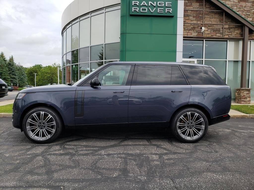 New 2025 Land Rover Range Rover Long Wheelbase SE image 8