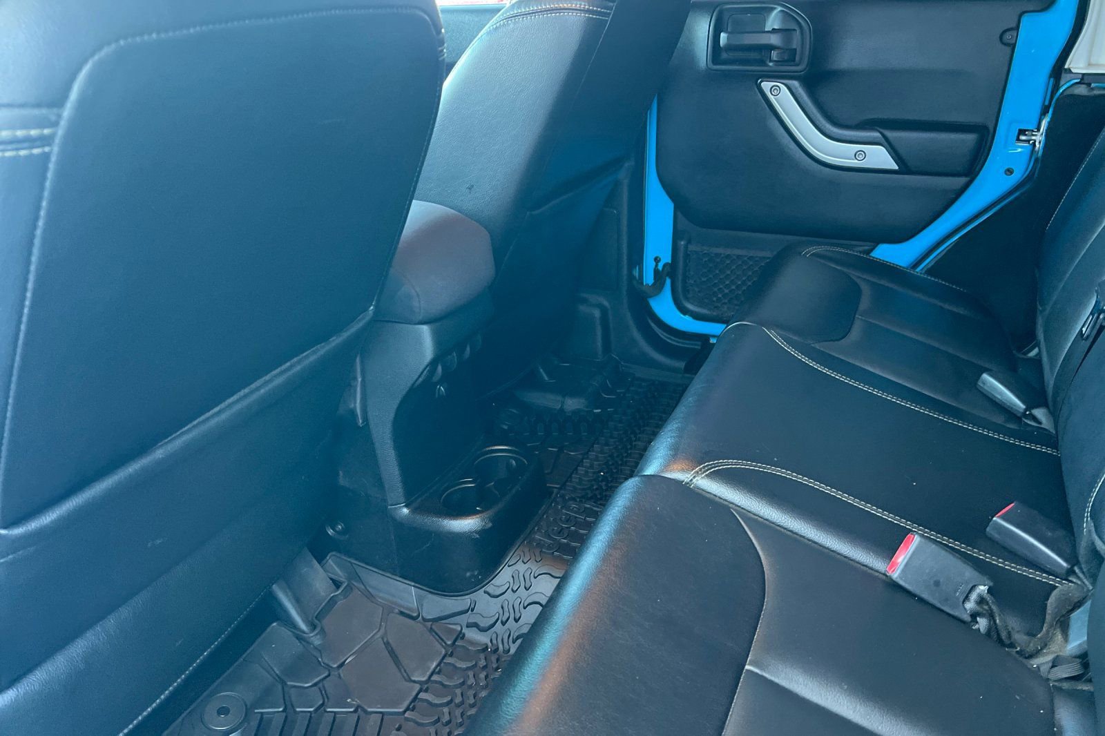 Used 2018 Jeep Wrangler Unlimited Rubicon w/ Cold Weather Group image 12