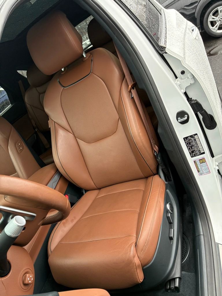 Used 2023 Genesis GV70 2.5T w/ Advanced Package image 19