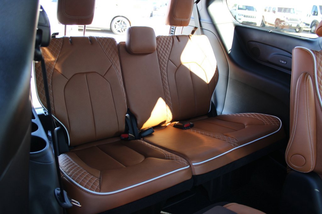 New 2026 Chrysler Pacifica Pinnacle image 33
