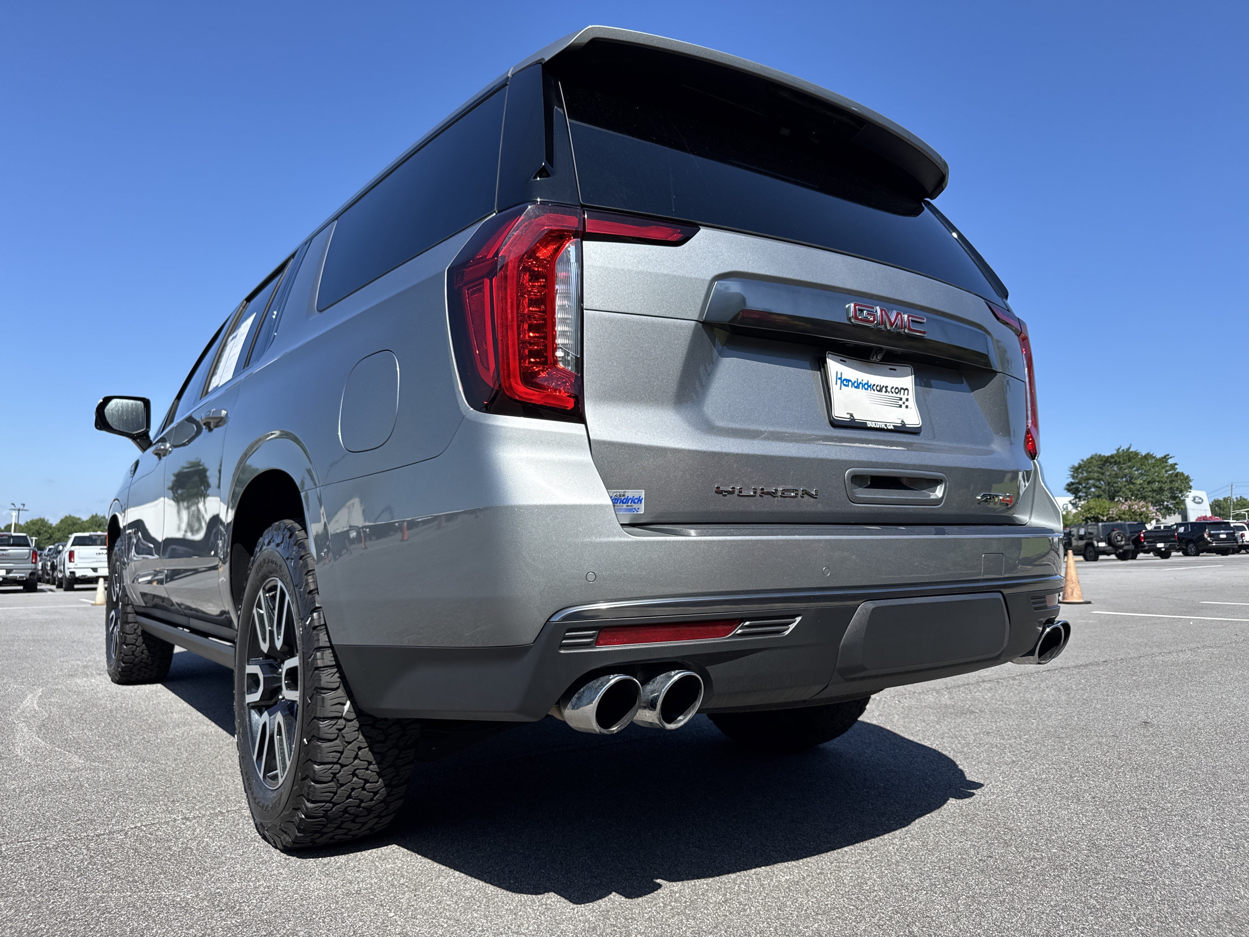 Used 2023 GMC Yukon XL AT4 w/ AT4 Premium Package AWD/4WD image 8
