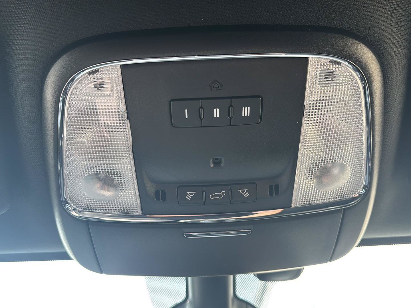 Used 2022 Jeep Grand Cherokee Laredo X AWD/4WD image 31