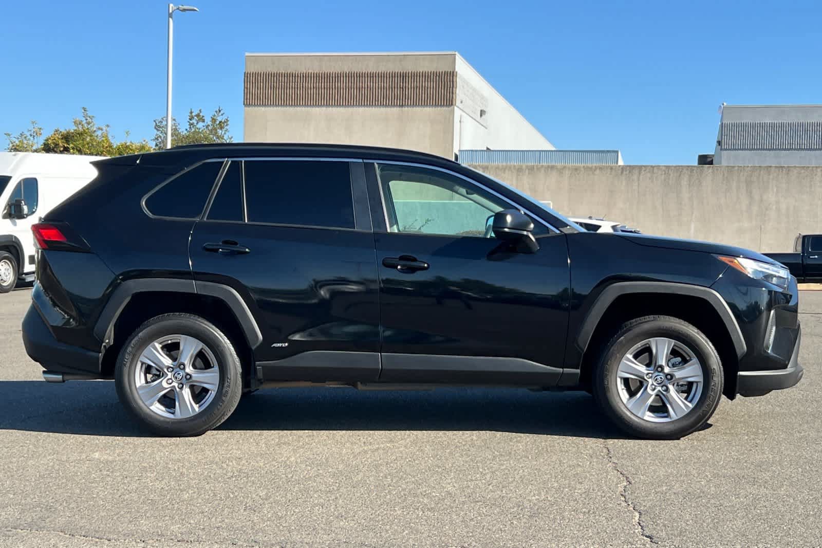 Used 2023 Toyota RAV4 LE AWD/4WD image 6