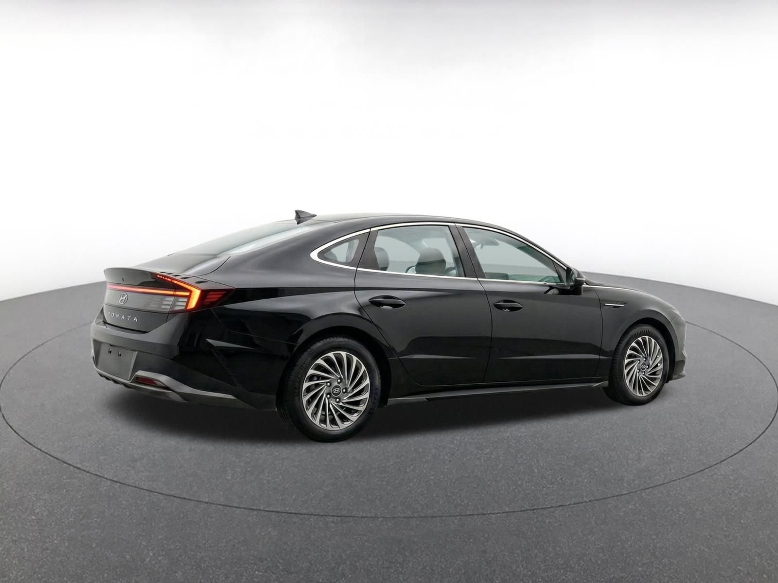 Used 2025 Hyundai Sonata SEL FWD image 9