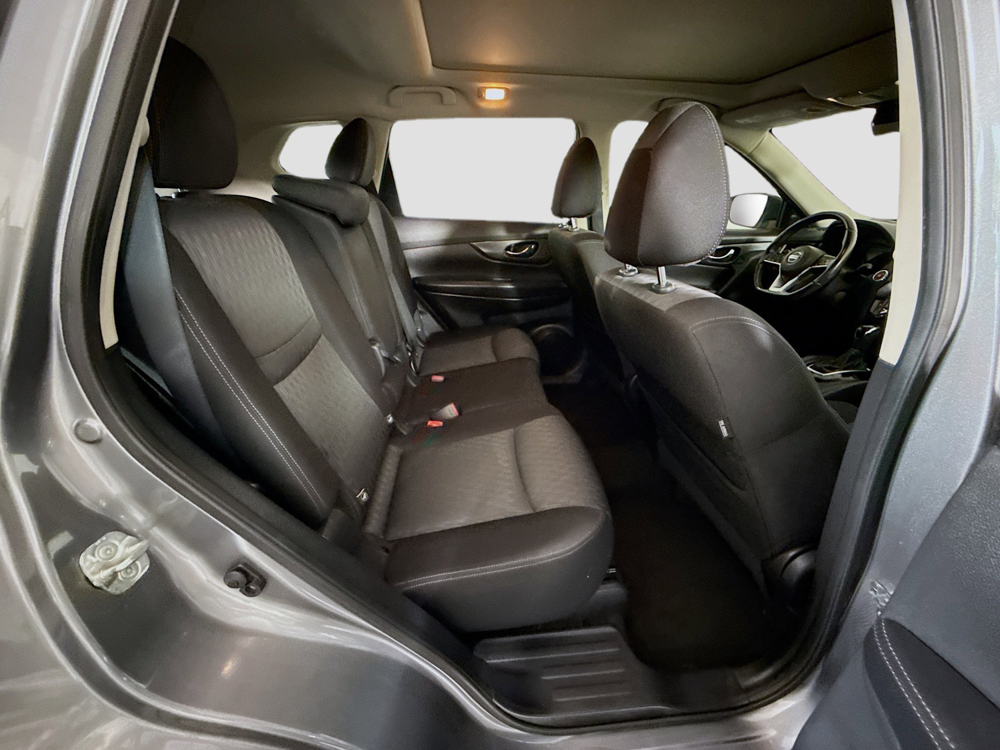 Used 2018 Nissan Rogue SV w/ Sun & Sound Touring Package image 27