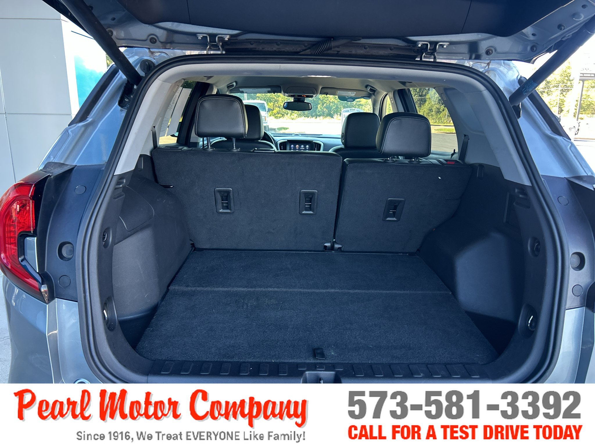 Used 2024 GMC Terrain SLT AWD/4WD image 23
