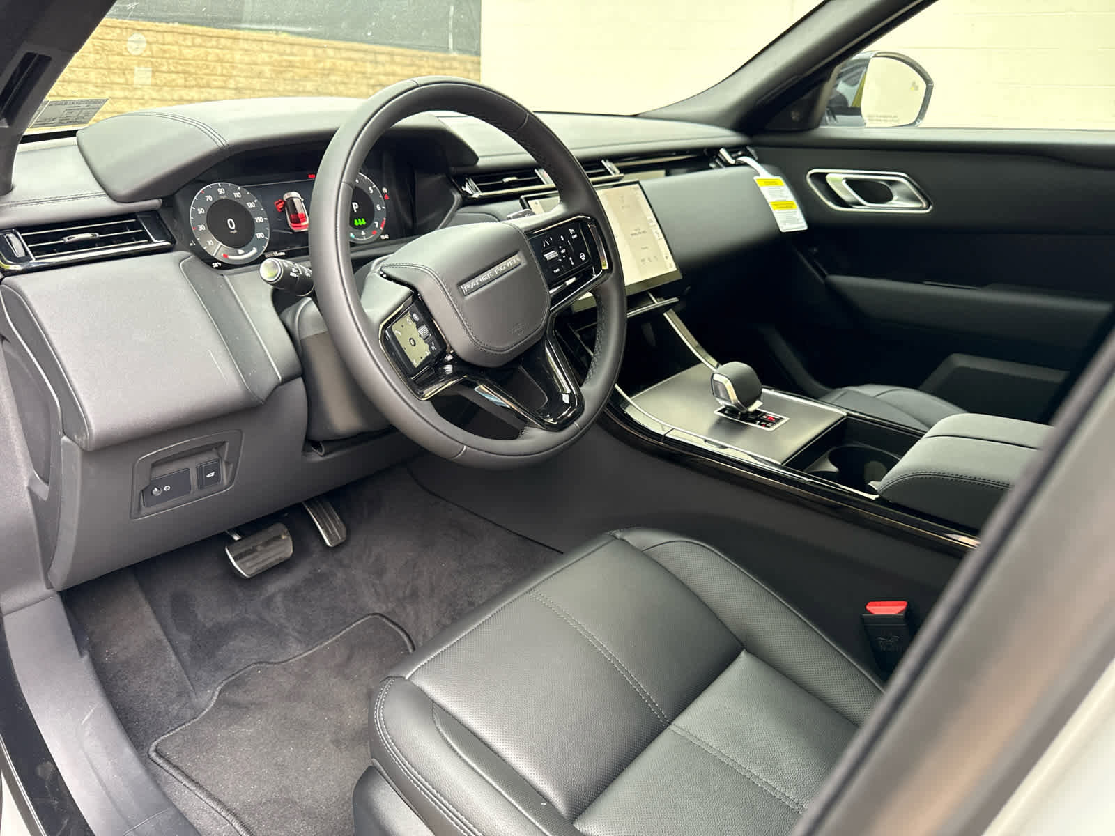New 2026 Land Rover Range Rover Velar Dynamic SE image 12