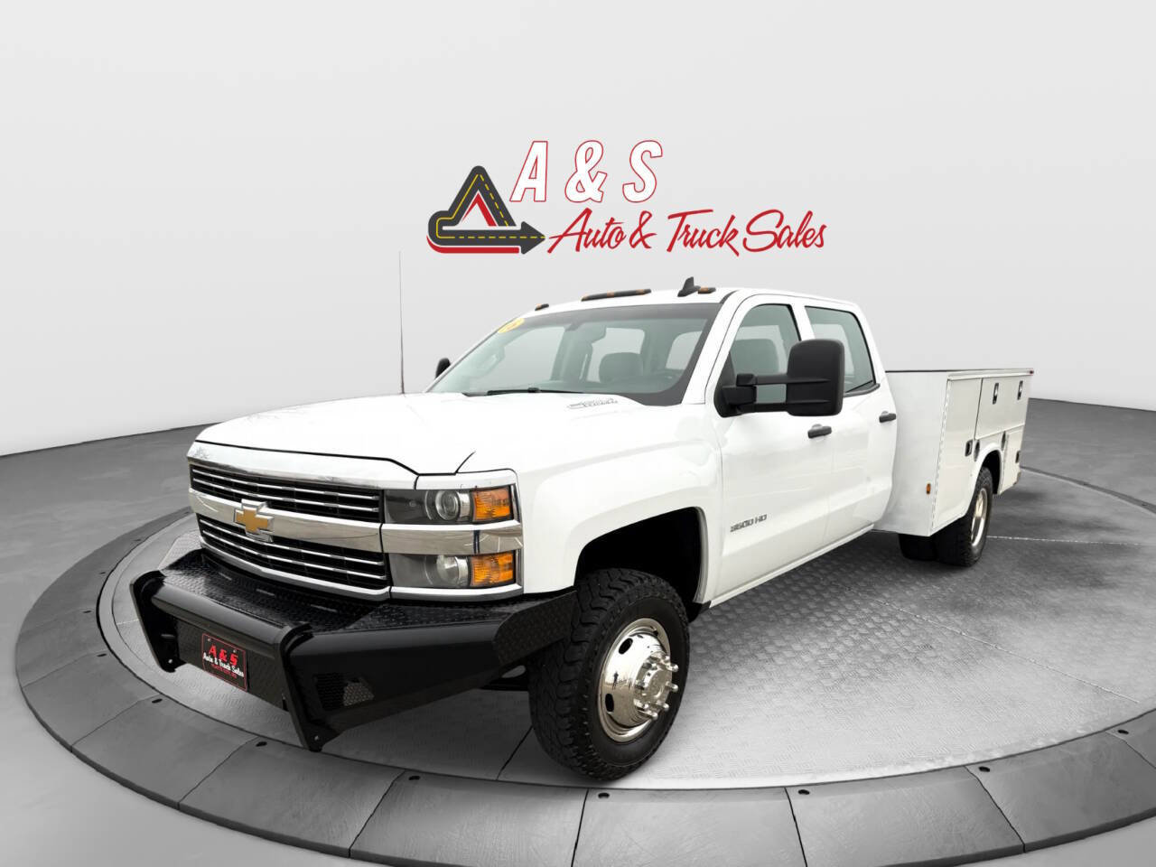 Used 2016 Chevrolet Silverado 3500 W/T AWD/4WD image 3
