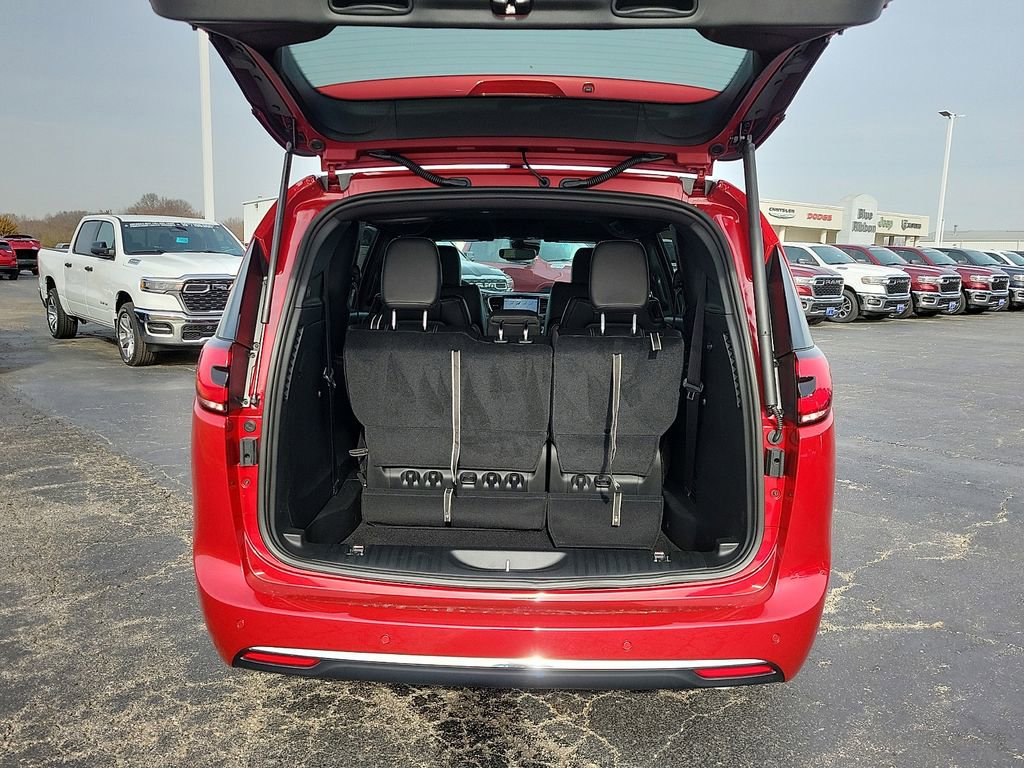 New 2026 Chrysler Pacifica Select FWD image 8