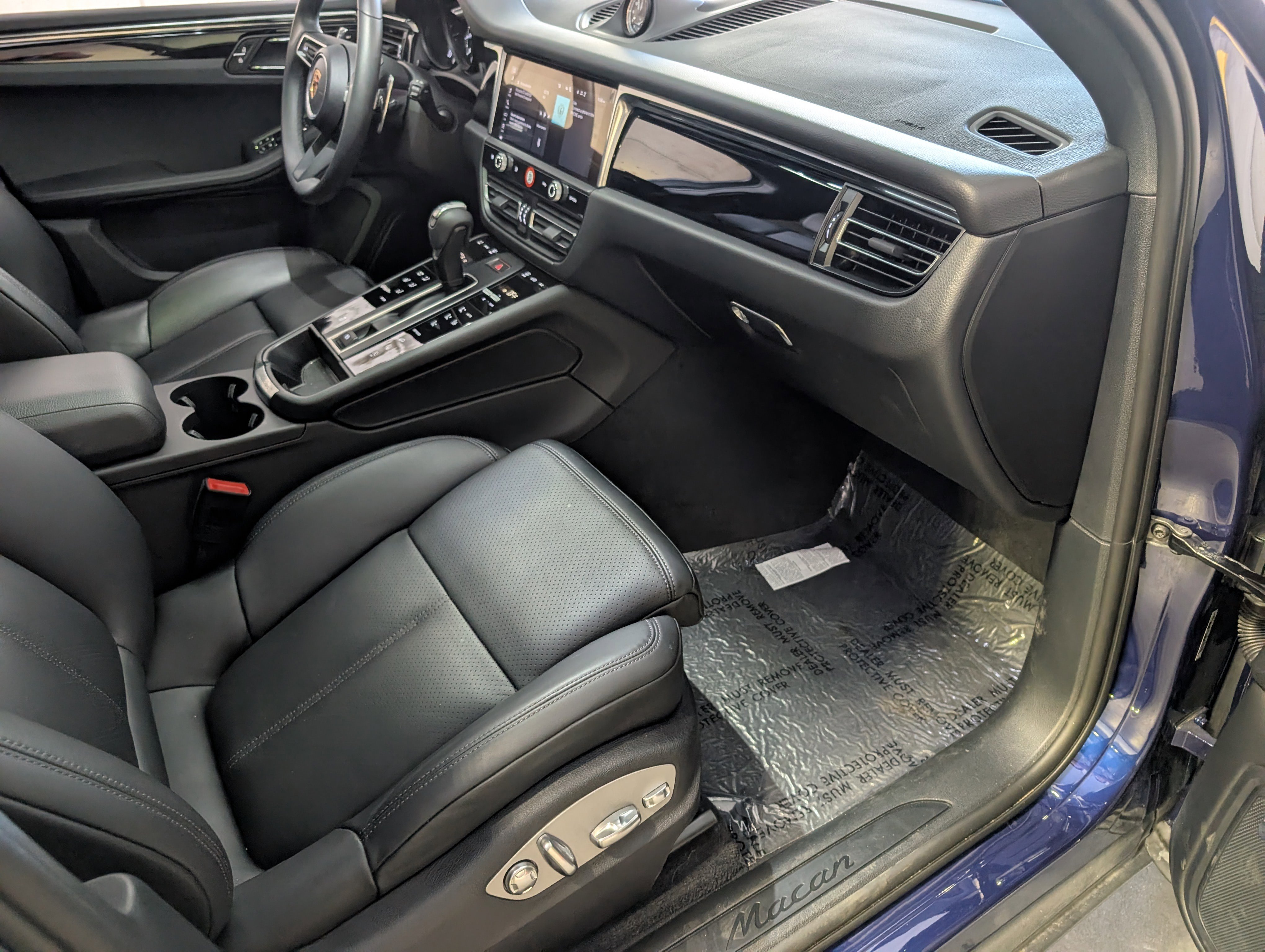 Used 2025 Porsche Macan image 19