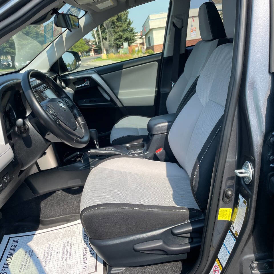 Used 2018 Toyota RAV4 XLE image 10