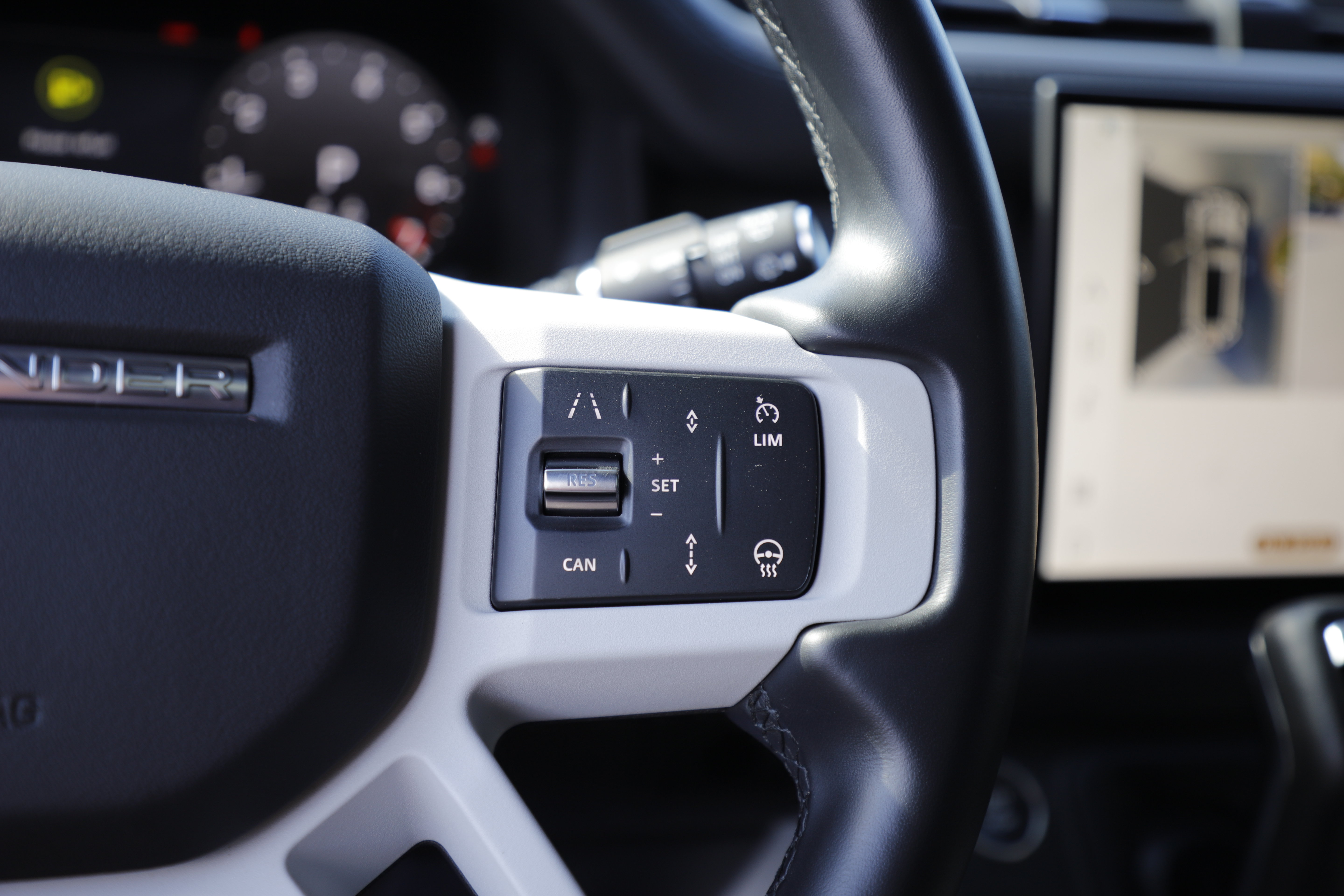 Certified 2025 Land Rover Defender 130 X-Dynamic SE AWD/4WD image 24