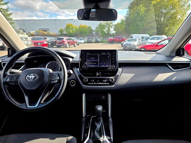 Used 2022 Toyota Corolla Cross LE AWD/4WD image 10