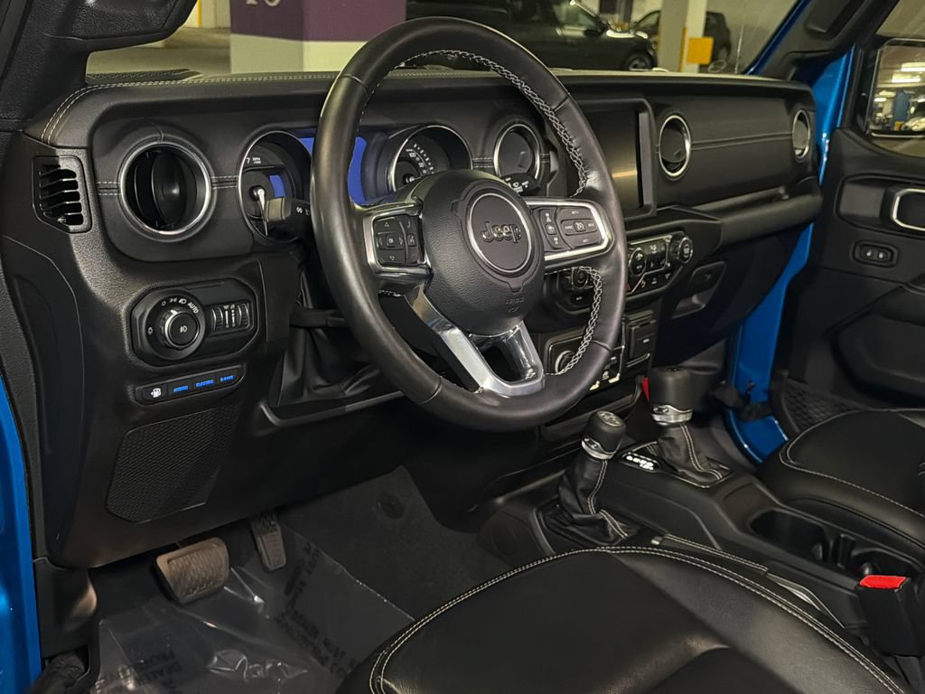 Used 2022 Jeep Wrangler Unlimited Sahara w/ Cold Weather Group AWD/4WD image 17