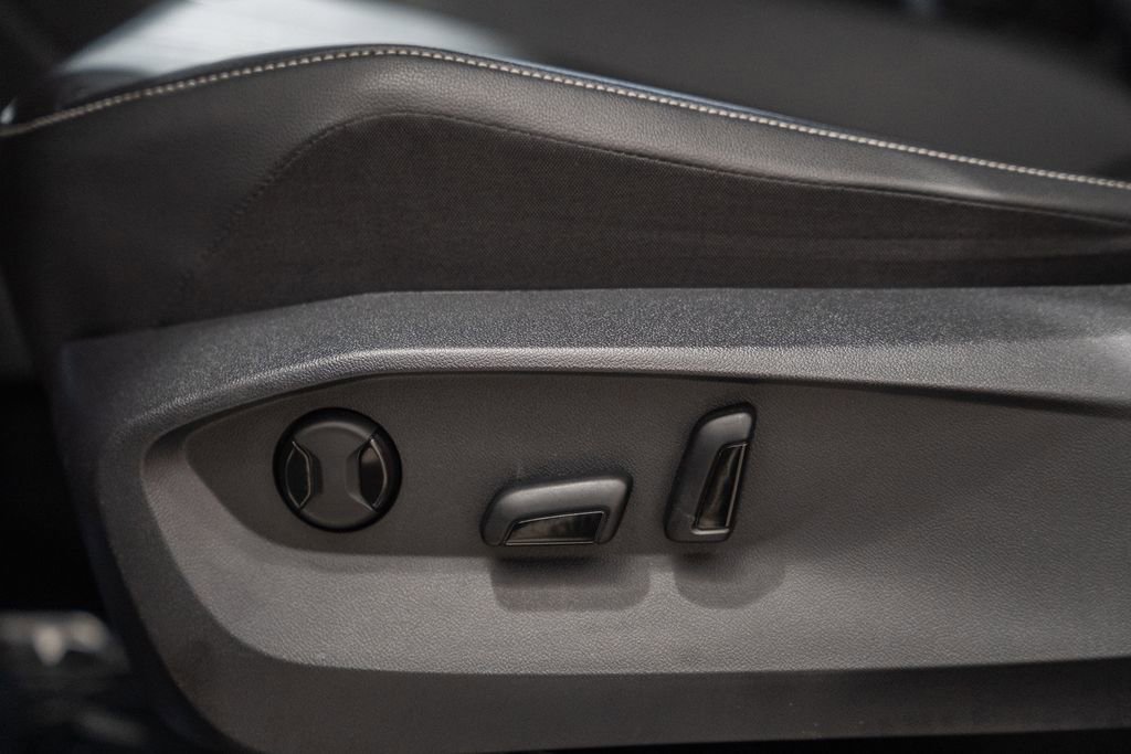 Used 2024 Volkswagen Tiguan SE R-Line image 37