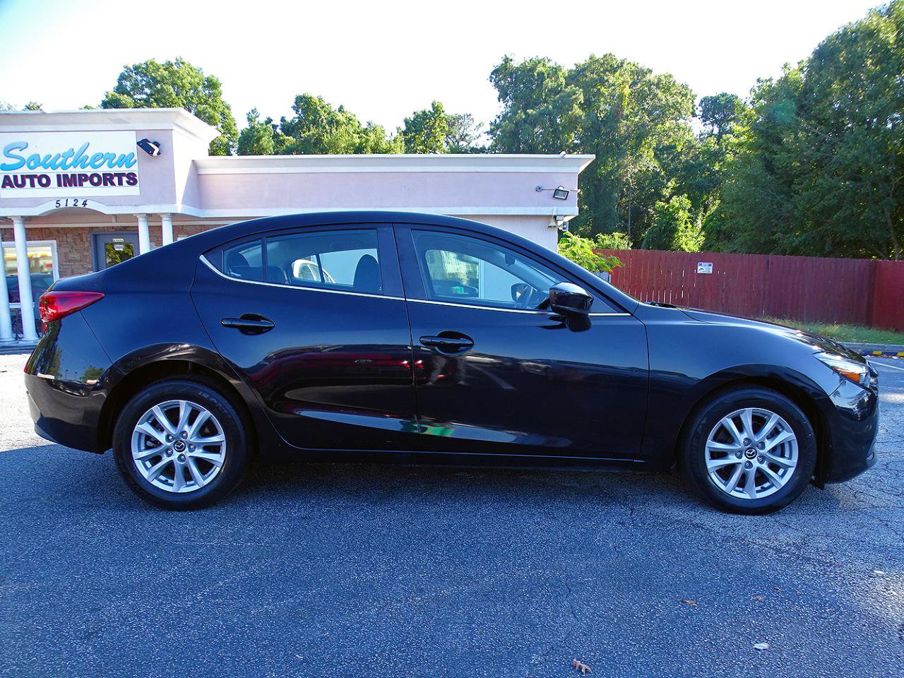 Used 2018 MAZDA MAZDA3 Sport w/ Preferred Equipment Package FWD image 9