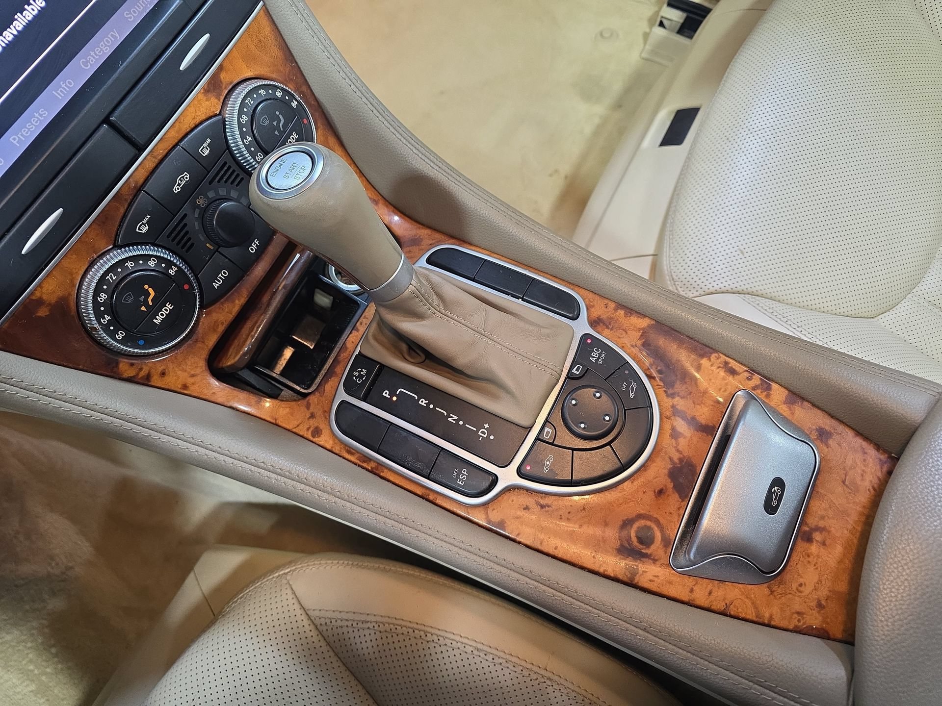 Used 2011 Mercedes-Benz SL 550 image 24