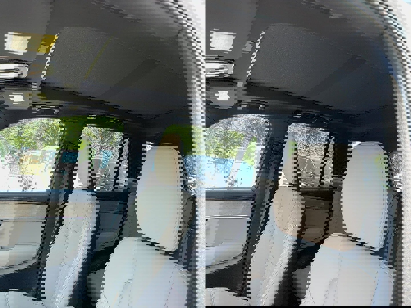 New 2025 Volvo XC90 T8 Plus w/ Protection Package Premier image 13