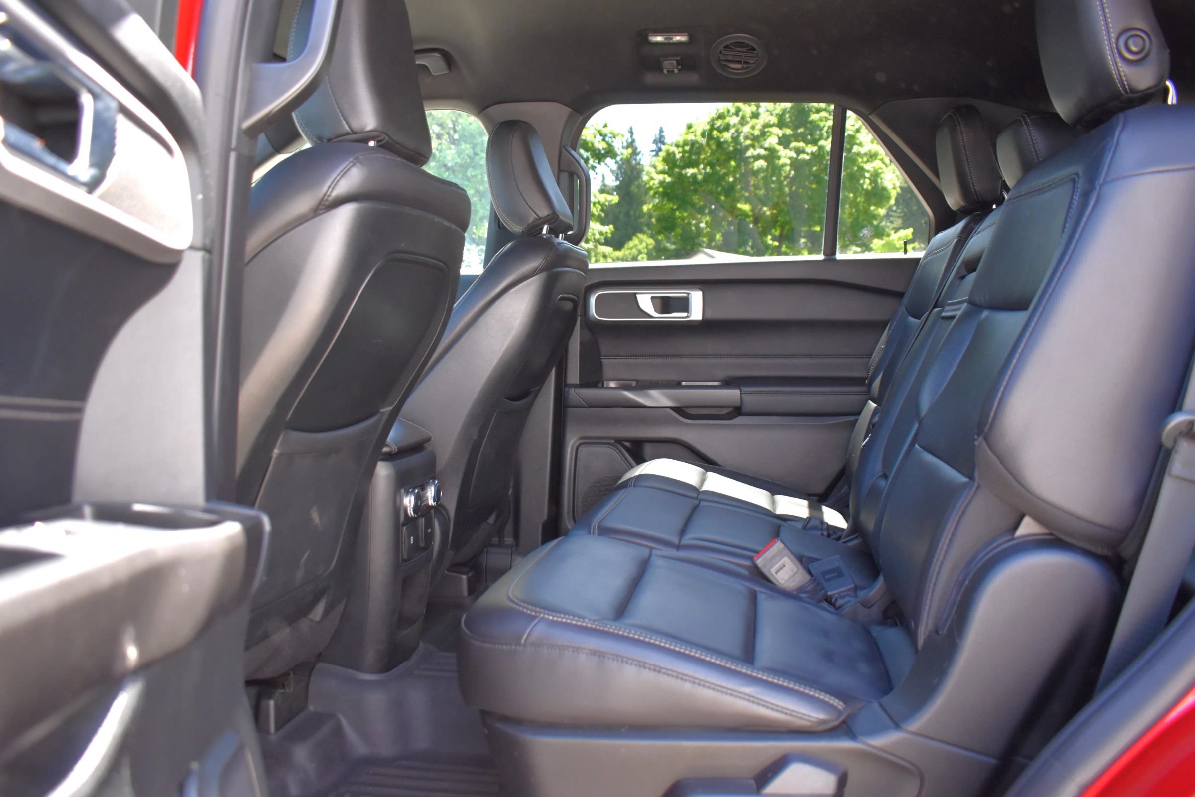 Used 2020 Ford Explorer XLT w/ Equipment Group 202A AWD/4WD image 49