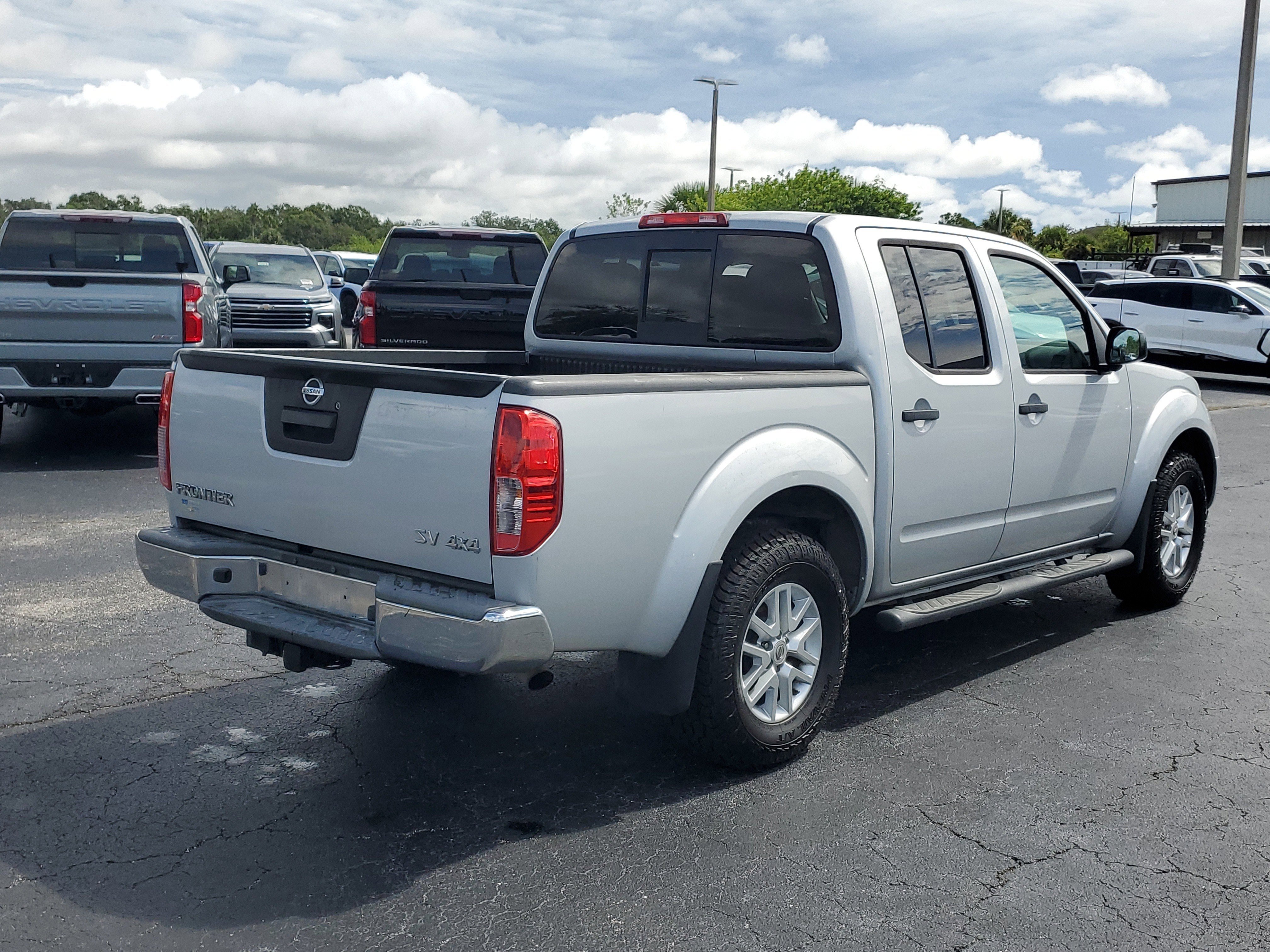 Used 2017 Nissan Frontier SV image 6