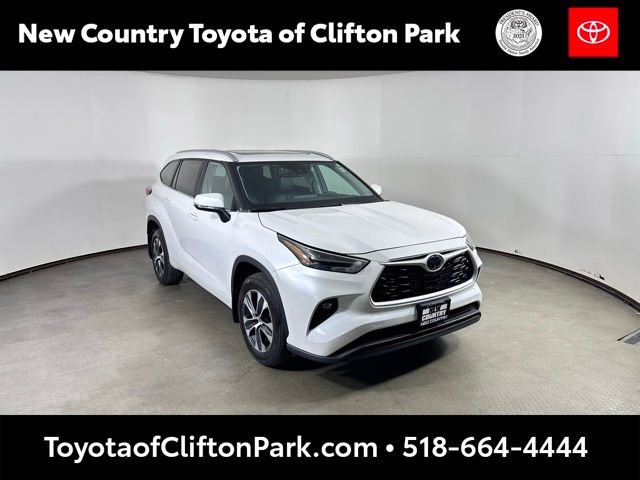 Used 2023 Toyota Highlander XLE image 1