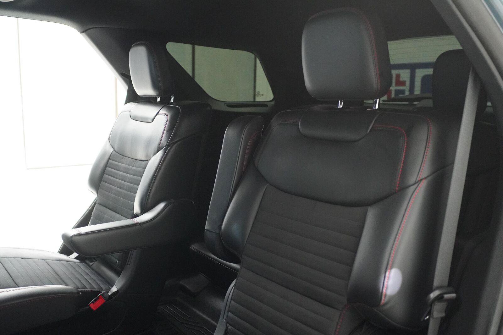 Used 2025 Ford Explorer ST-Line w/ Premium Package RWD image 25