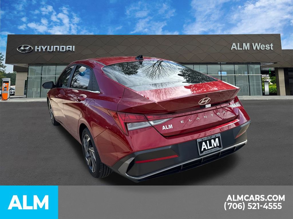 Used 2025 Hyundai Elantra SEL image 8