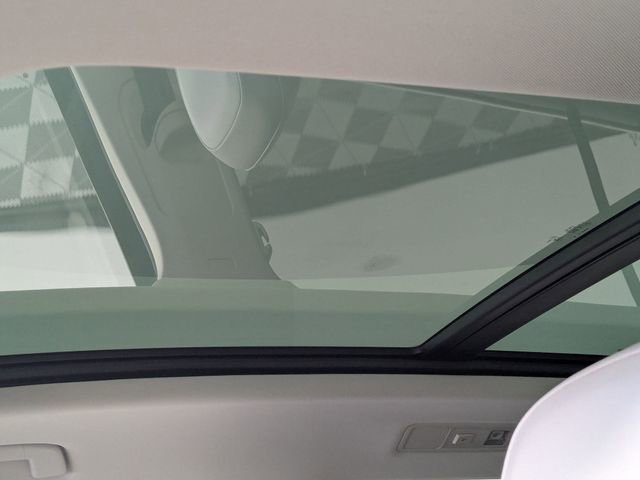 Used 2024 Volkswagen Tiguan SE image 13