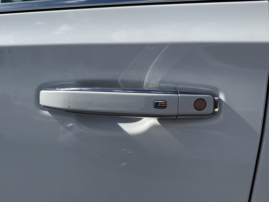 Used 2023 Chevrolet Suburban Premier image 11