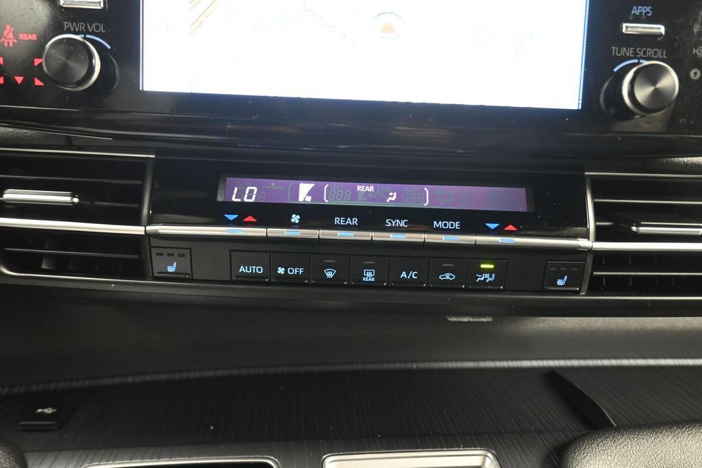 Used 2021 Toyota Sienna XSE FWD image 20