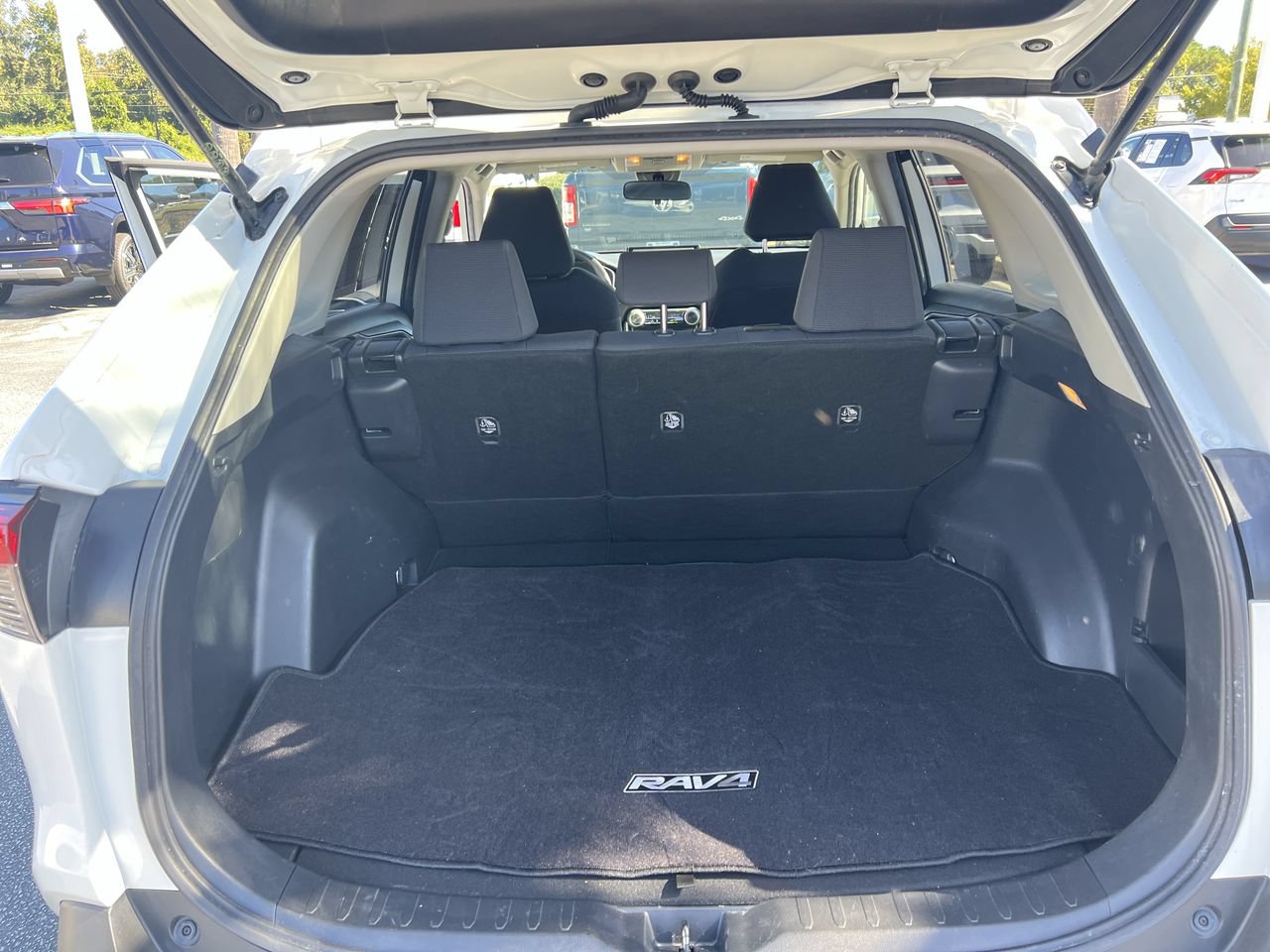 Used 2019 Toyota RAV4 LE FWD image 34