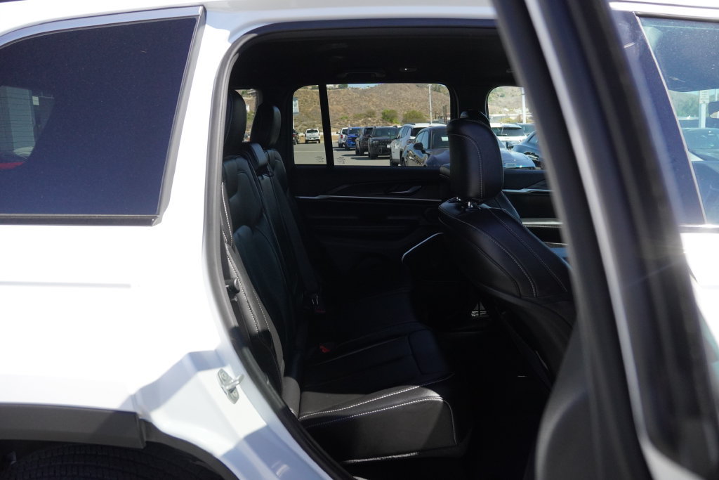 Used 2026 Jeep Grand Cherokee Limited AWD/4WD image 36