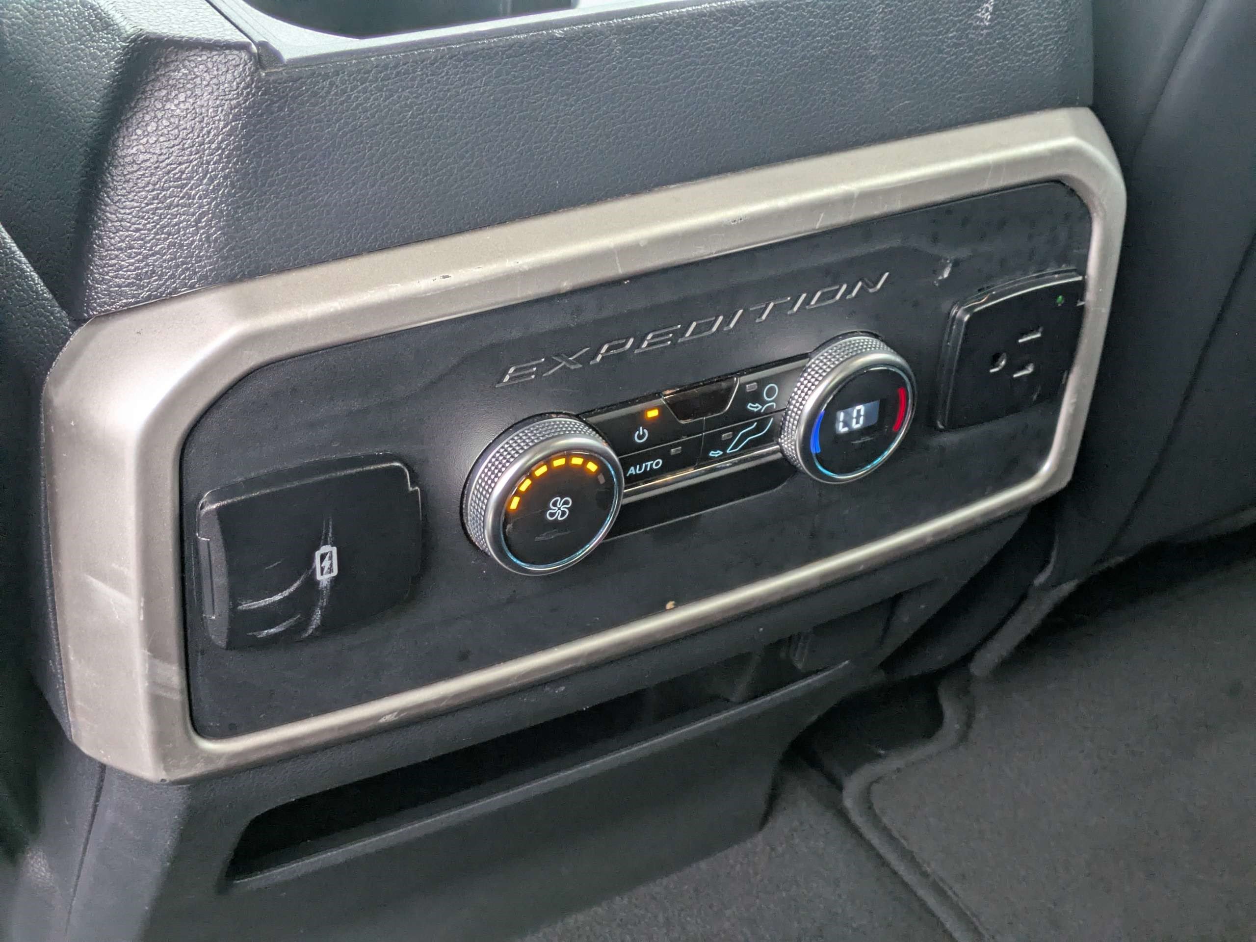 Used 2024 Ford Expedition XLT AWD/4WD image 21