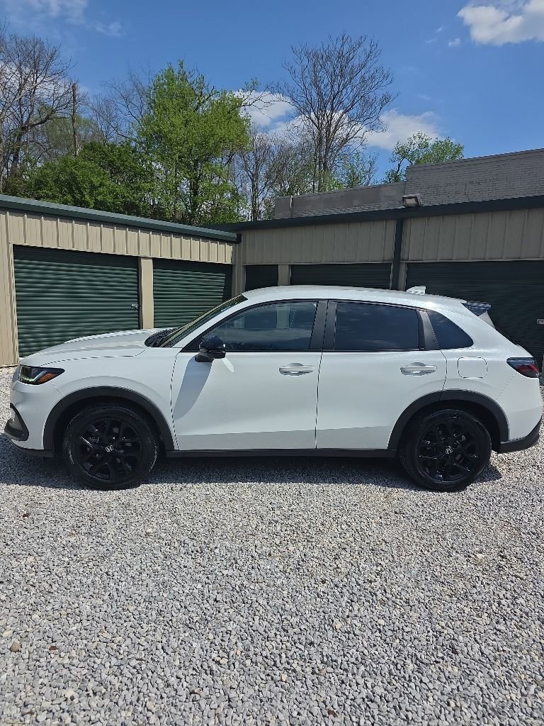 Used 2023 Honda HR-V Sport image 2
