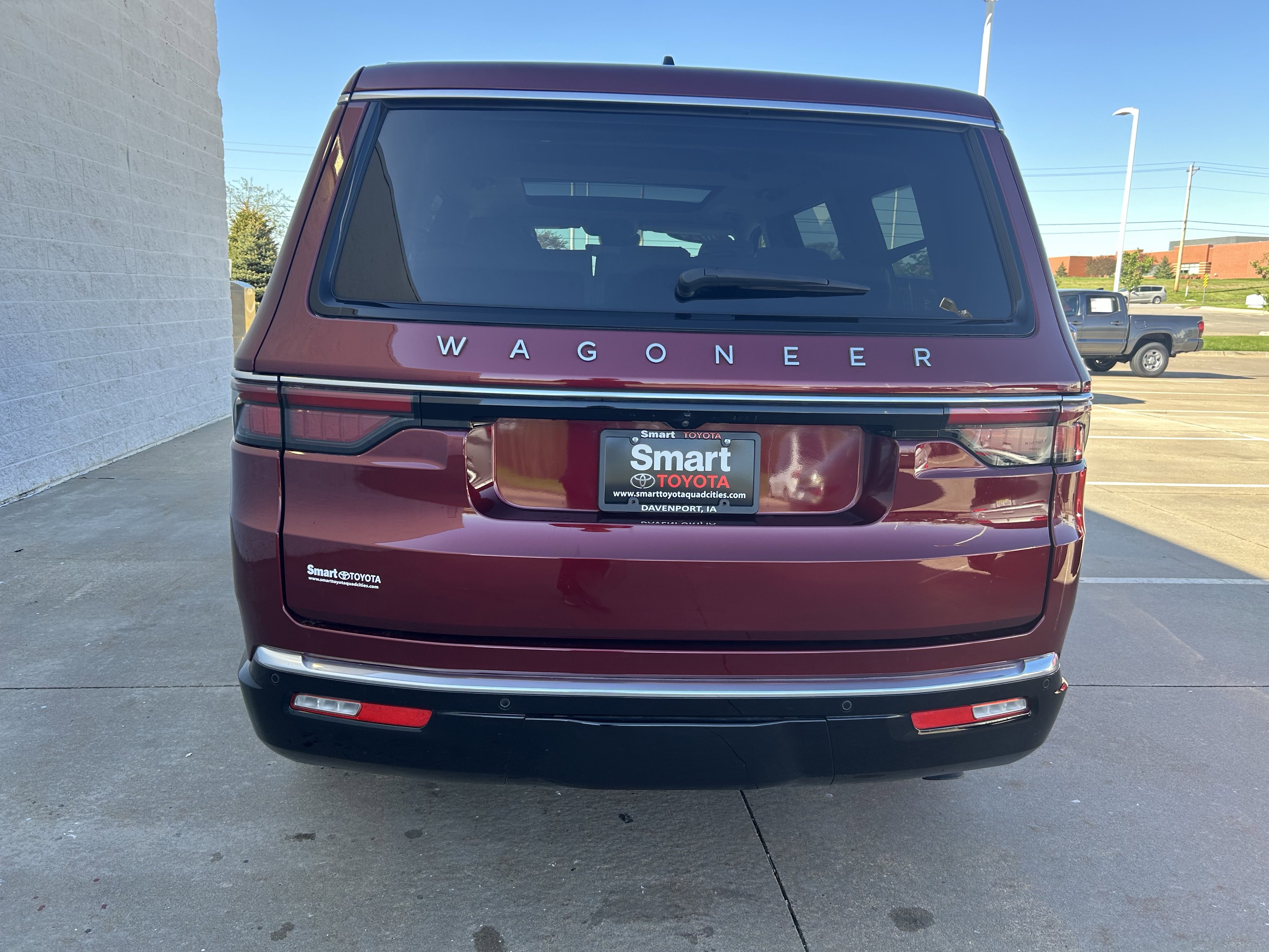 Used 2024 Jeep Wagoneer 4WD w/ Premium Group I image 5