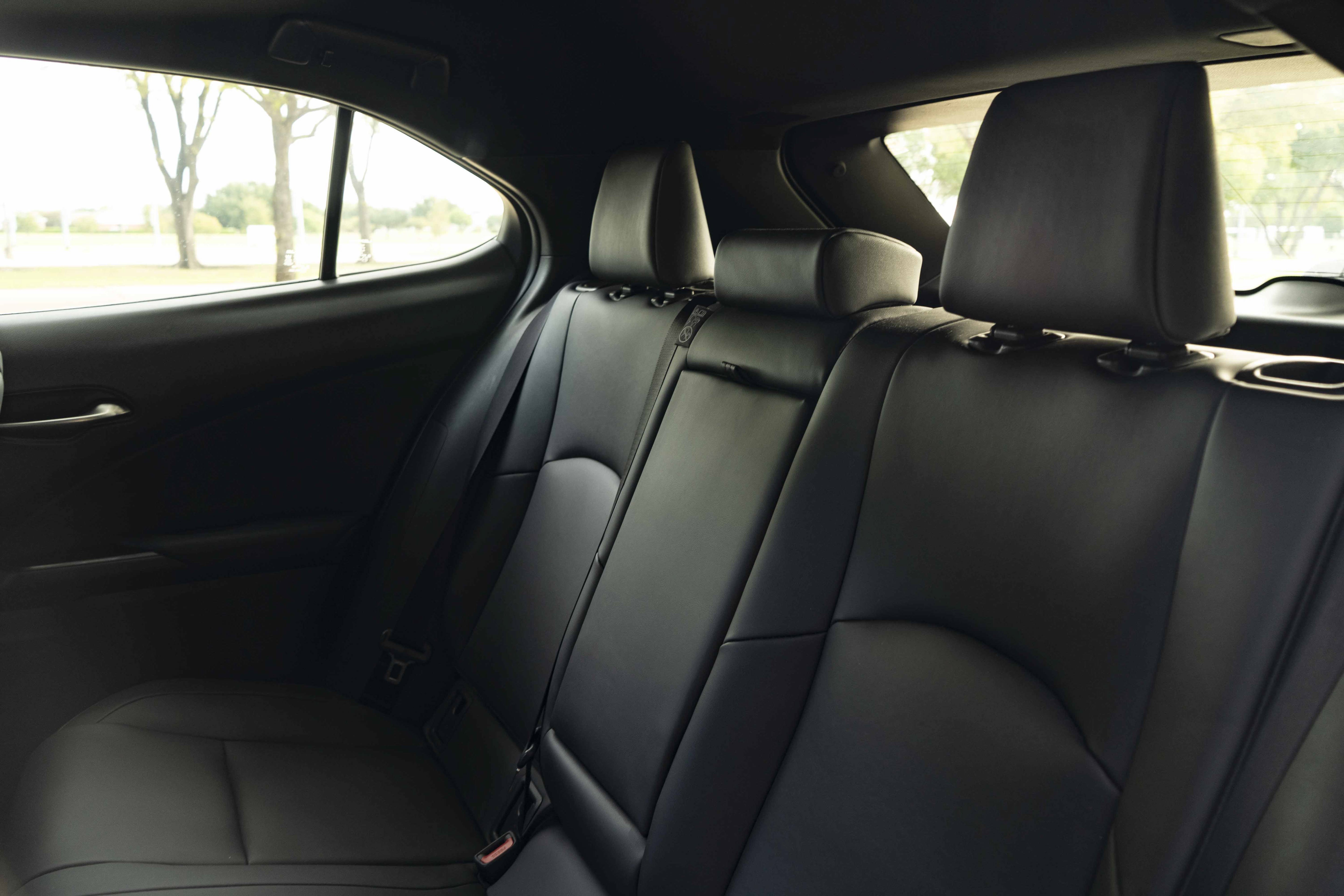 Used 2025 Lexus UX 300h AWD w/ Accessory Package (Z1) image 18