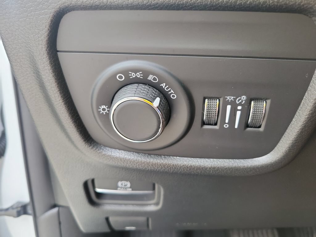 Used 2024 Jeep Grand Cherokee L Altitude AWD/4WD image 25