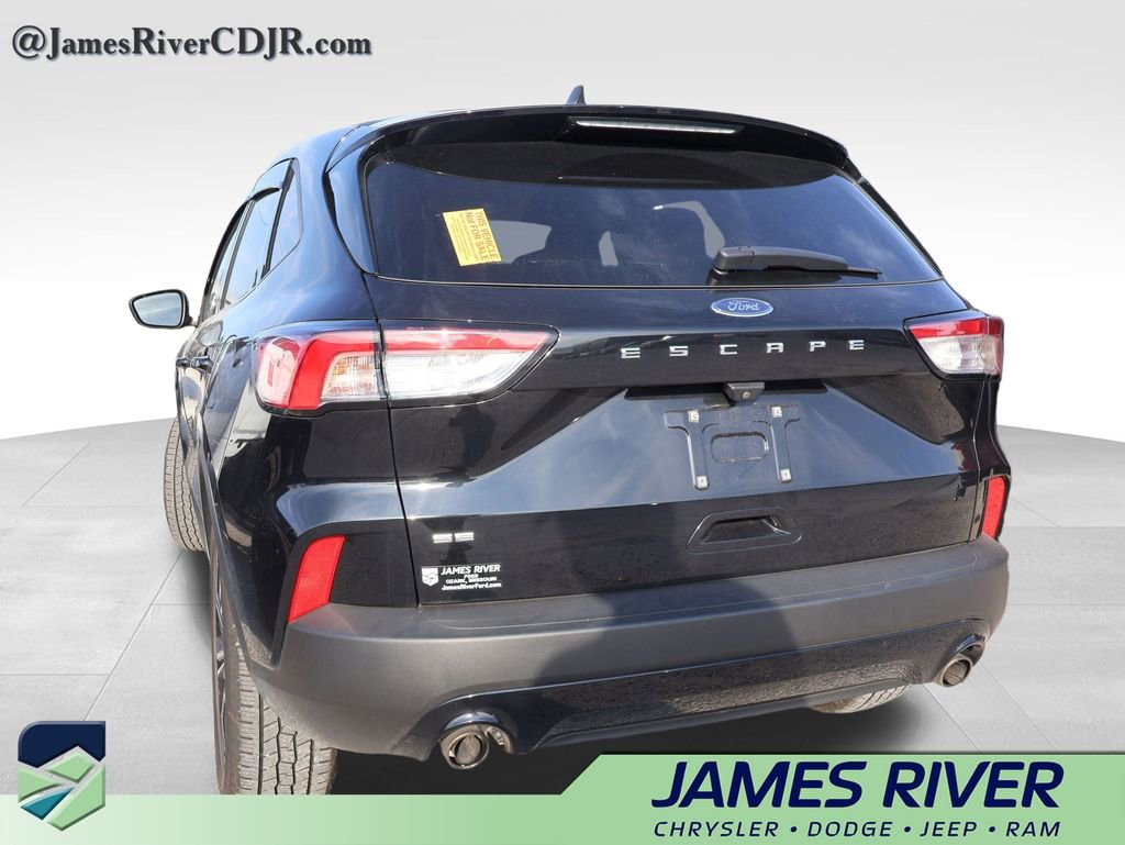Used 2022 Ford Escape SE w/ SE Sport Appearance Package image 16
