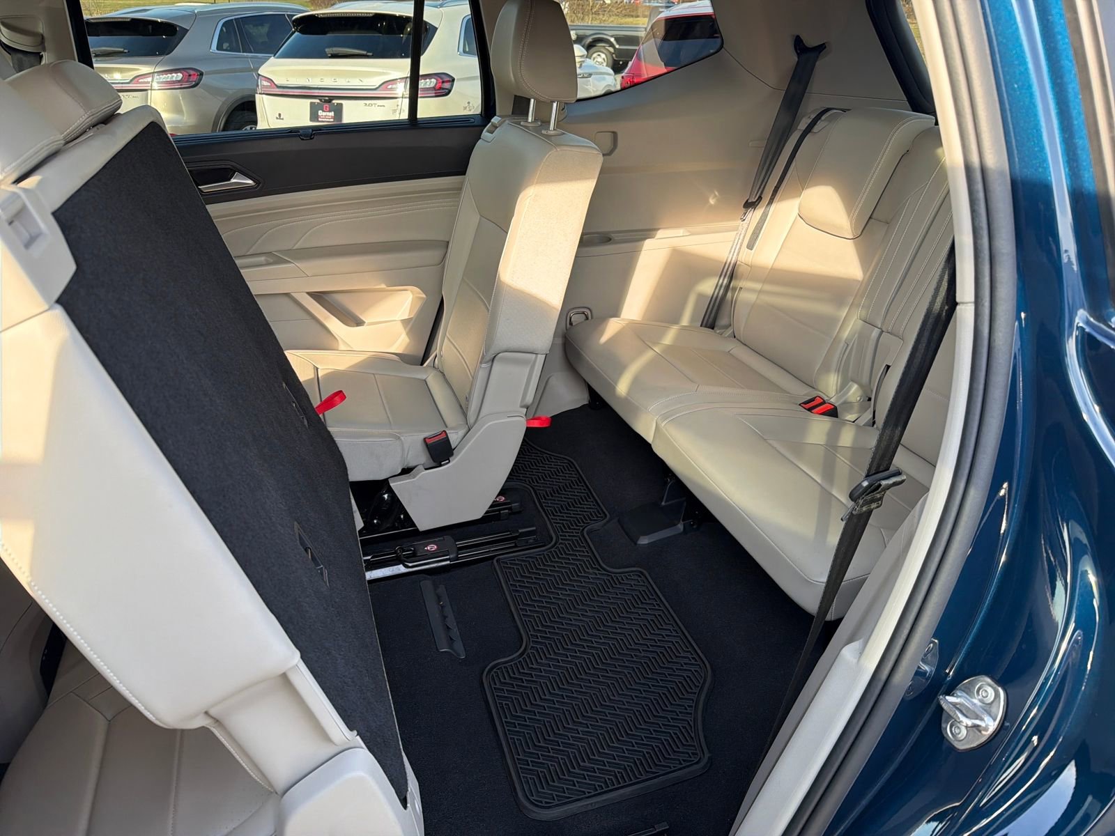 Certified 2022 Volkswagen Atlas SE w/ Black Wheel Package image 23