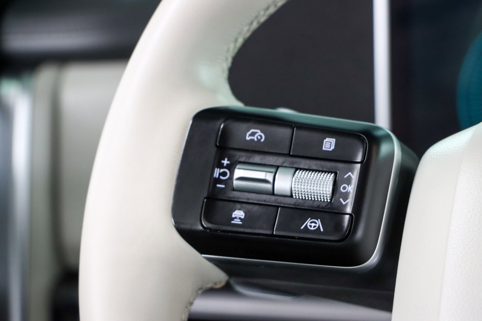 Used 2025 Hyundai Santa Fe SEL FWD image 13