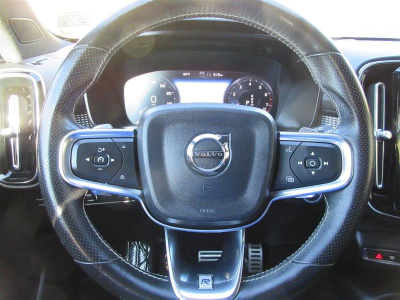 Used 2019 Volvo XC40 T4 R-Design image 12