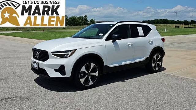 Used 2023 Volvo XC40 B4 Ultimate FWD image 4