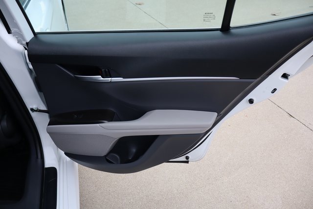 Used 2021 Toyota Camry LE image 12