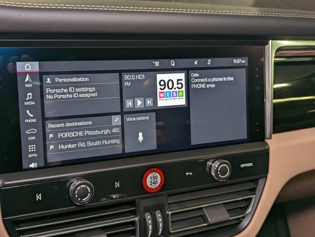 Certified 2025 Porsche Macan image 28