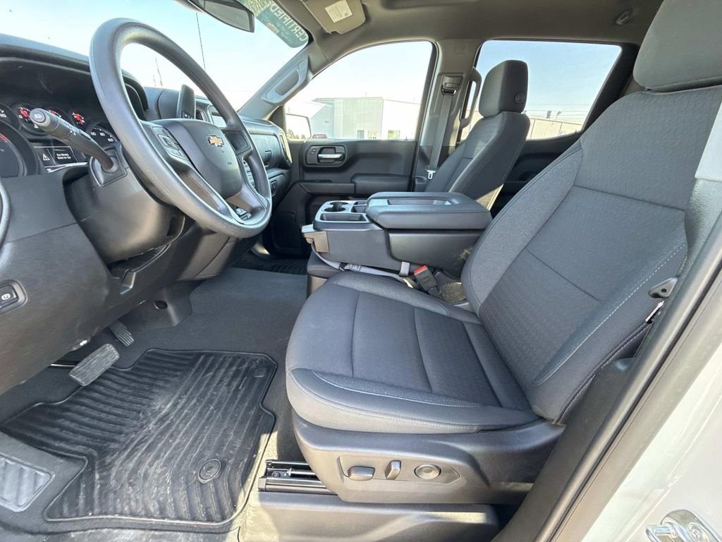 Used 2025 Chevrolet Silverado 1500 Custom image 13